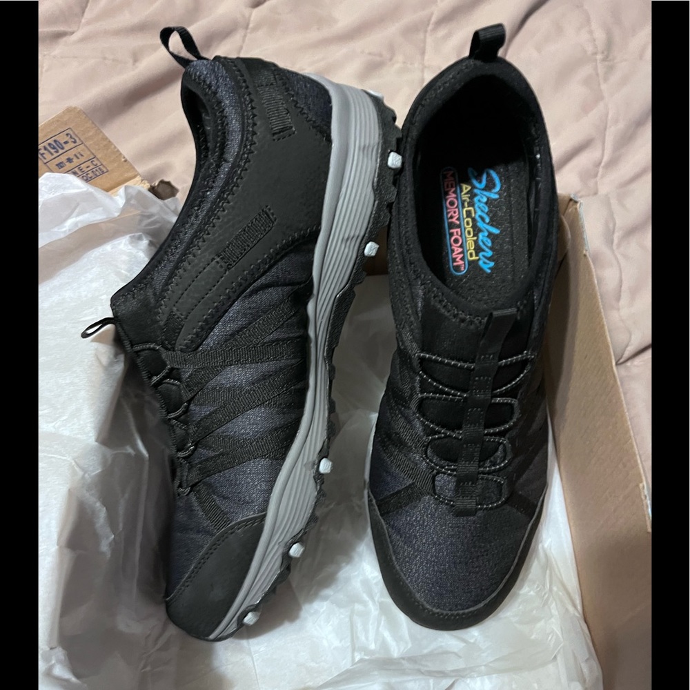 Skechers NIB hiking sneaker